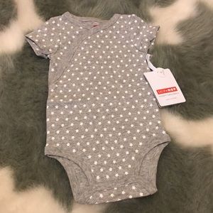 BNWT Skip Hop Onesie gray with white stars